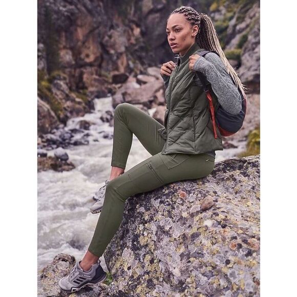 Athleta Pants - ✨ATHLETA GREEN HEADLANDS HYBRID CARGO SZ 8 TIGHTS✨